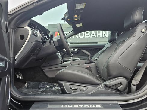 Used 2017 Ford Mustang GT Premium w/ Black Accent Package RWD image 12