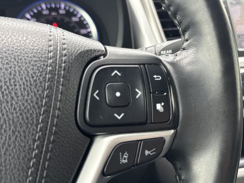 Used 2019 Toyota Highlander Limited FWD image 34