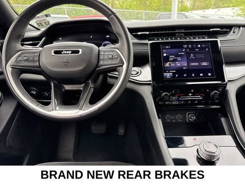 Used 2023 Jeep Grand Cherokee Altitude AWD/4WD image 24