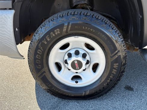 Used 2005 GMC Sierra 2500 W/T w/ Heavy-Duty Power Package image 10