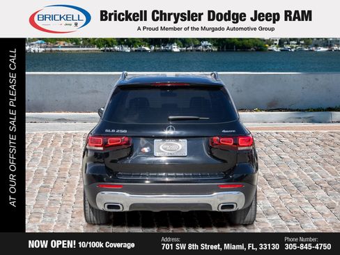 Used 2021 Mercedes-Benz GLB 250 4MATIC w/ Premium Package image 6