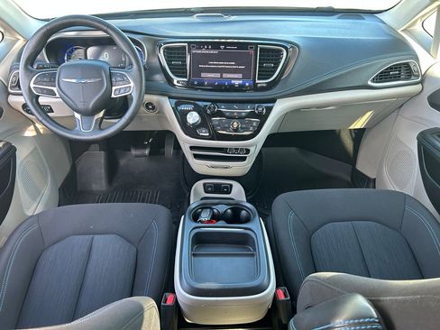 Used 2021 Chrysler Pacifica Touring image 30