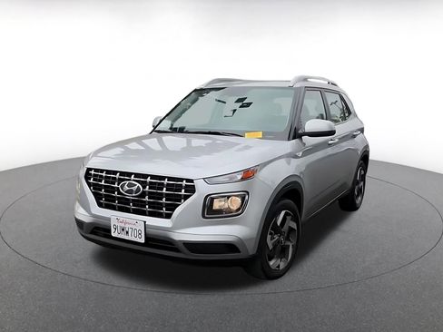 Used 2025 Hyundai Venue SEL FWD image 7