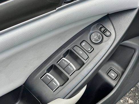 Used 2019 Honda Accord LX image 14