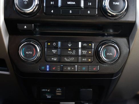 Used 2015 Ford F150 Lariat RWD image 32