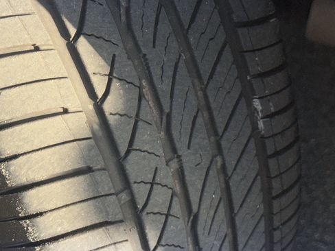 Used 2023 GMC Acadia SLE image 31