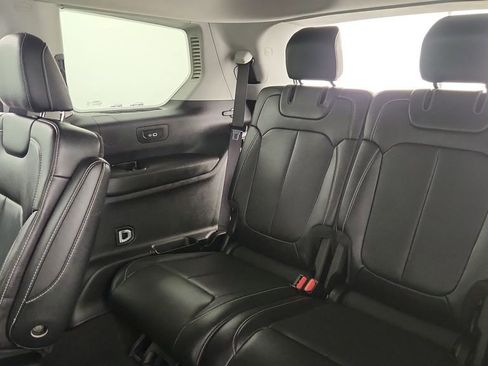 Used 2023 Jeep Grand Cherokee L Limited w/ Luxury Tech Group II image 34