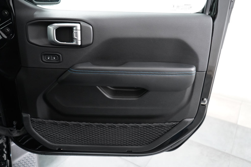 Used 2024 Jeep Wrangler High Altitude AWD/4WD image 30