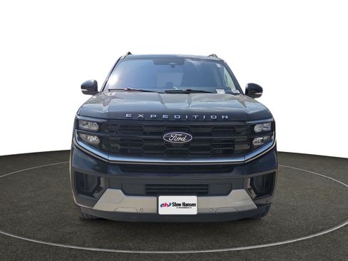 Used 2025 Ford Expedition Platinum w/ Driver's Package AWD/4WD image 10