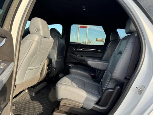 Used 2022 Buick Enclave Premium AWD/4WD image 10
