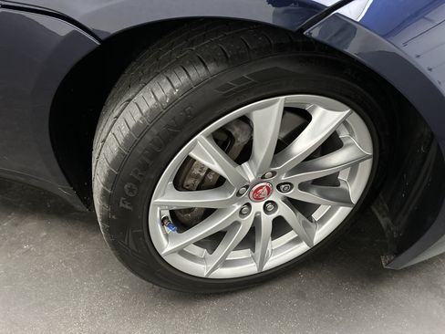 Used 2016 Jaguar F-TYPE Convertible RWD image 10