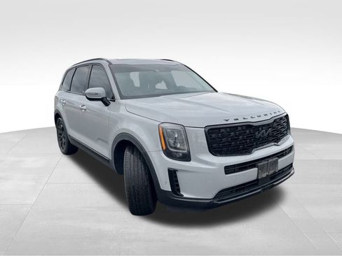 Used 2022 Kia Telluride EX w/ EX Premium Package image 3