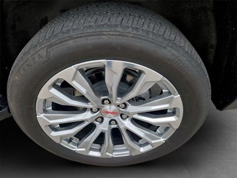 Used 2024 GMC Yukon XL Denali w/ Advanced Technology Package AWD/4WD image 33