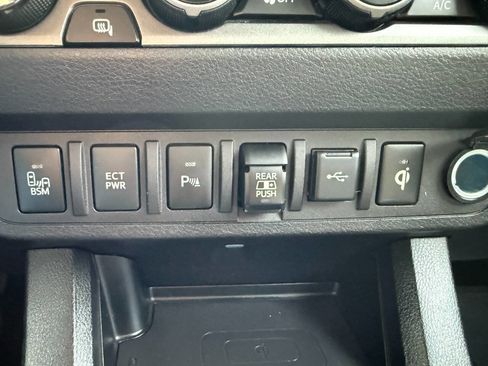 Used 2020 Toyota Tacoma TRD Sport 4x4 4dr Double Cab 5 image 41