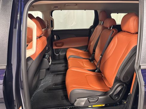 New 2026 Kia Carnival EX FWD image 5