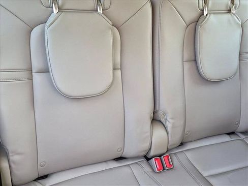 Used 2023 Lincoln Aviator 2WD w/ Premium Package image 18