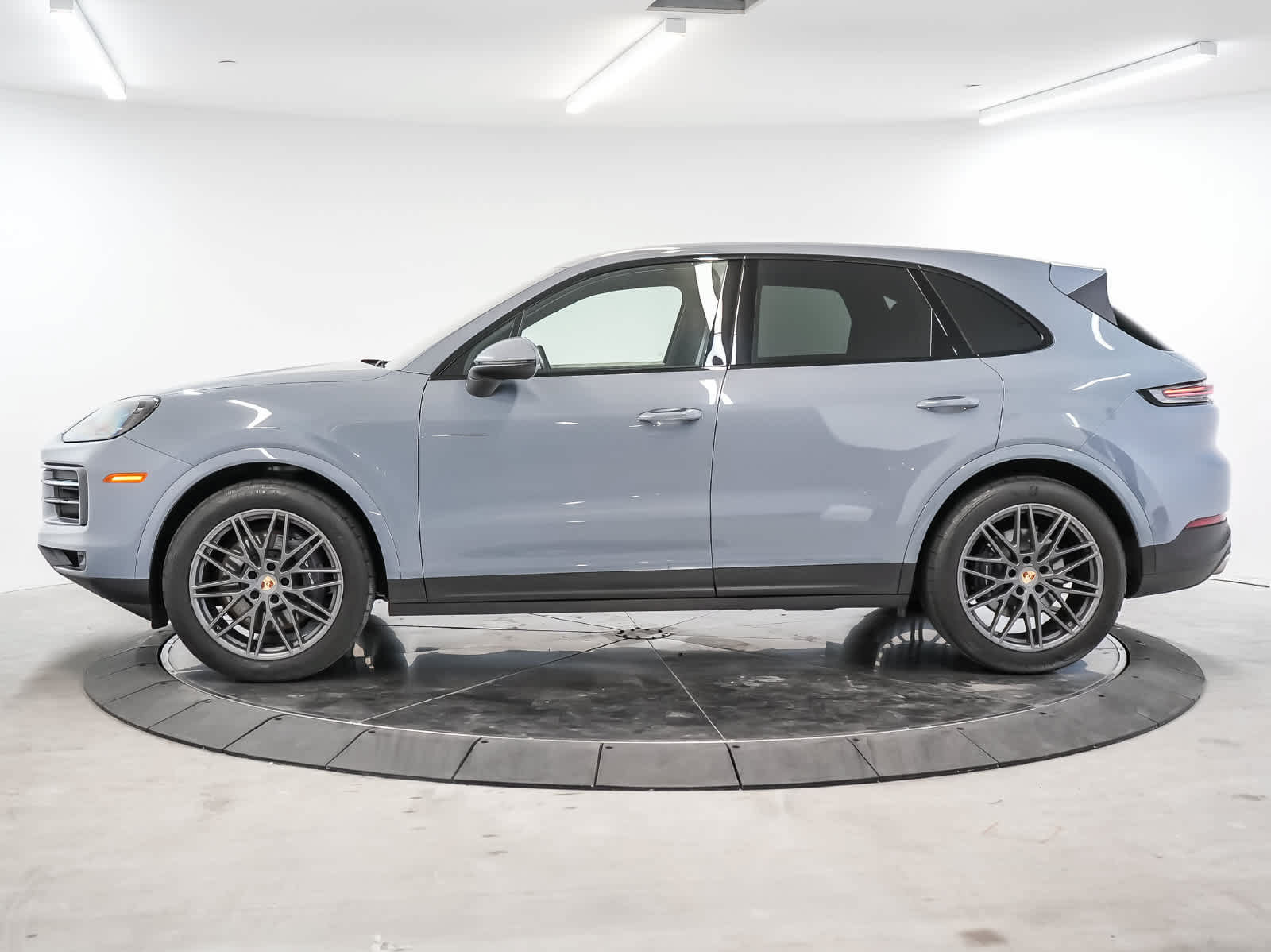 Certified 2024 Porsche Cayenne AWD/4WD image 2