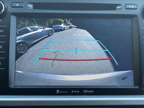 Used 2019 Toyota Highlander XLE AWD/4WD image 25