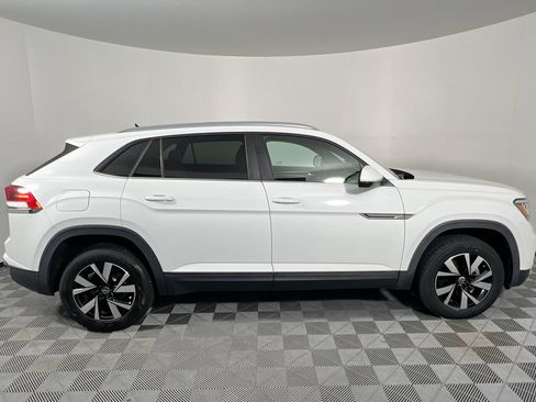 Used 2021 Volkswagen Atlas Cross Sport SE FWD image 2