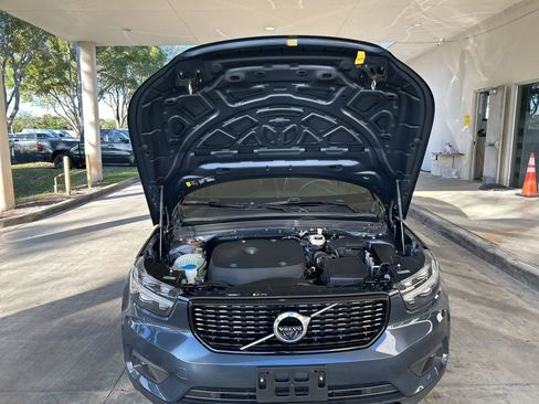 Used 2022 Volvo XC40 T5 R-Design w/ Advanced Package image 11