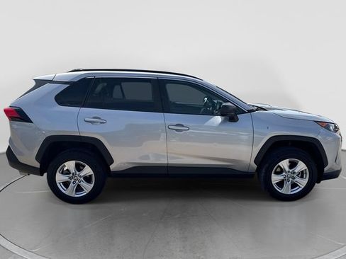 Used 2021 Toyota RAV4 LE AWD/4WD image 9