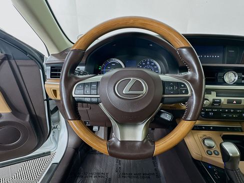 Used 2016 Lexus ES 300h Hybrid w/ Navigation System Package image 11