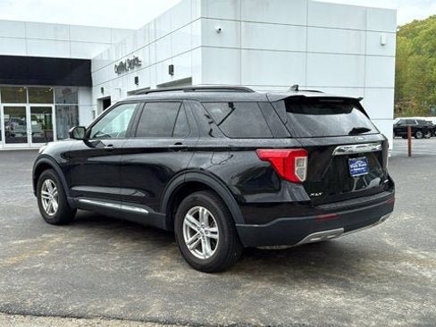 Used 2022 Ford Explorer XLT w/ Equipment Group 202A AWD/4WD image 8