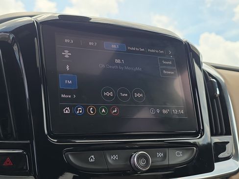 Used 2023 Chevrolet Traverse Premier image 35