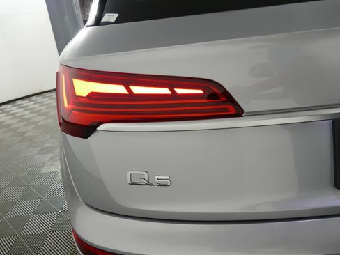 Used 2023 Audi Q5 2.0T Premium w/ Convenience Package AWD/4WD image 32