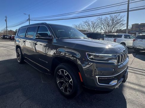 Used 2024 Jeep Wagoneer L Series III w/ Flexible Seating Group image 3