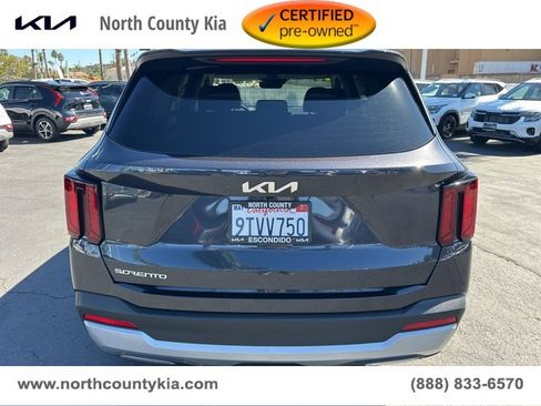 Certified 2025 Kia Sorento LX image 5