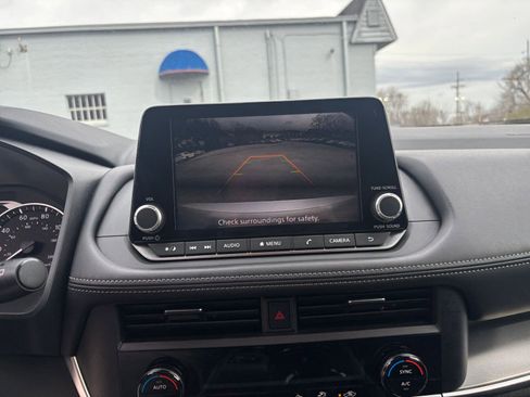 Used 2025 Nissan Rogue SV FWD image 24