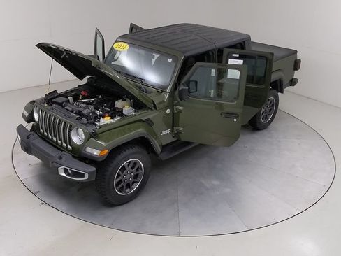 Used 2022 Jeep Gladiator Overland w/ Dual Top Group AWD/4WD image 56
