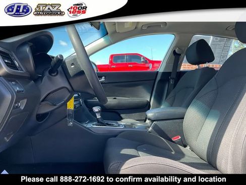 Used 2018 Kia Optima LX w/ 17" Alloy Wheels Package FWD image 9