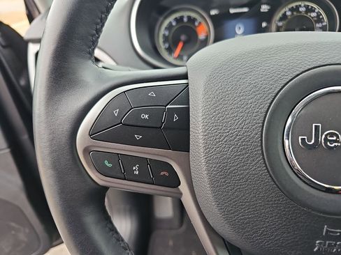 Used 2019 Jeep Cherokee Limited image 17