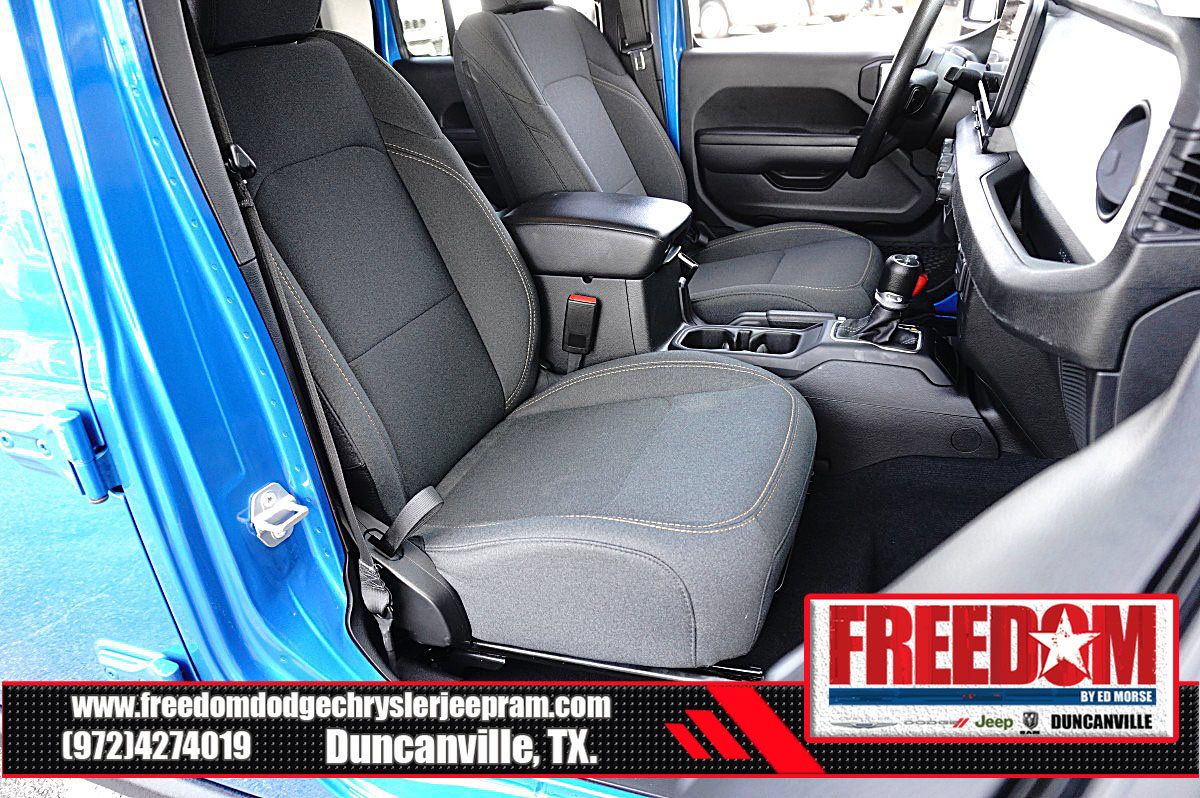 Used 2025 Jeep Gladiator Sport AWD/4WD image 17