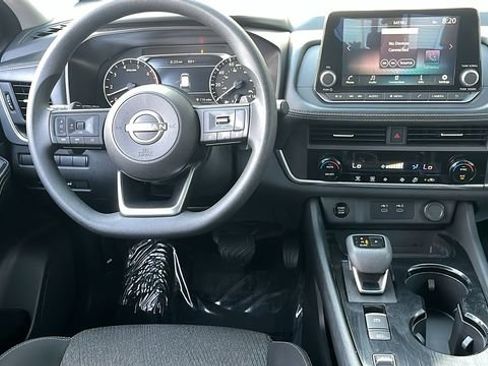 Used 2024 Nissan Rogue SV FWD image 4