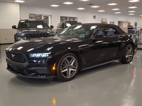 Used 2025 Ford Mustang Convertible RWD image 32