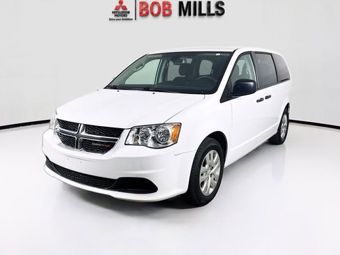 Used 2019 Dodge Grand Caravan SE FWD image 3