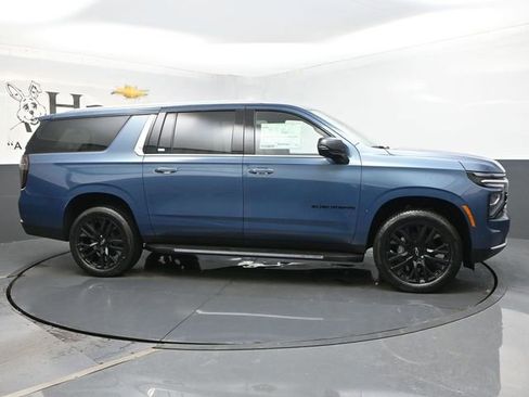 New 2025 Chevrolet Suburban Premier image 1