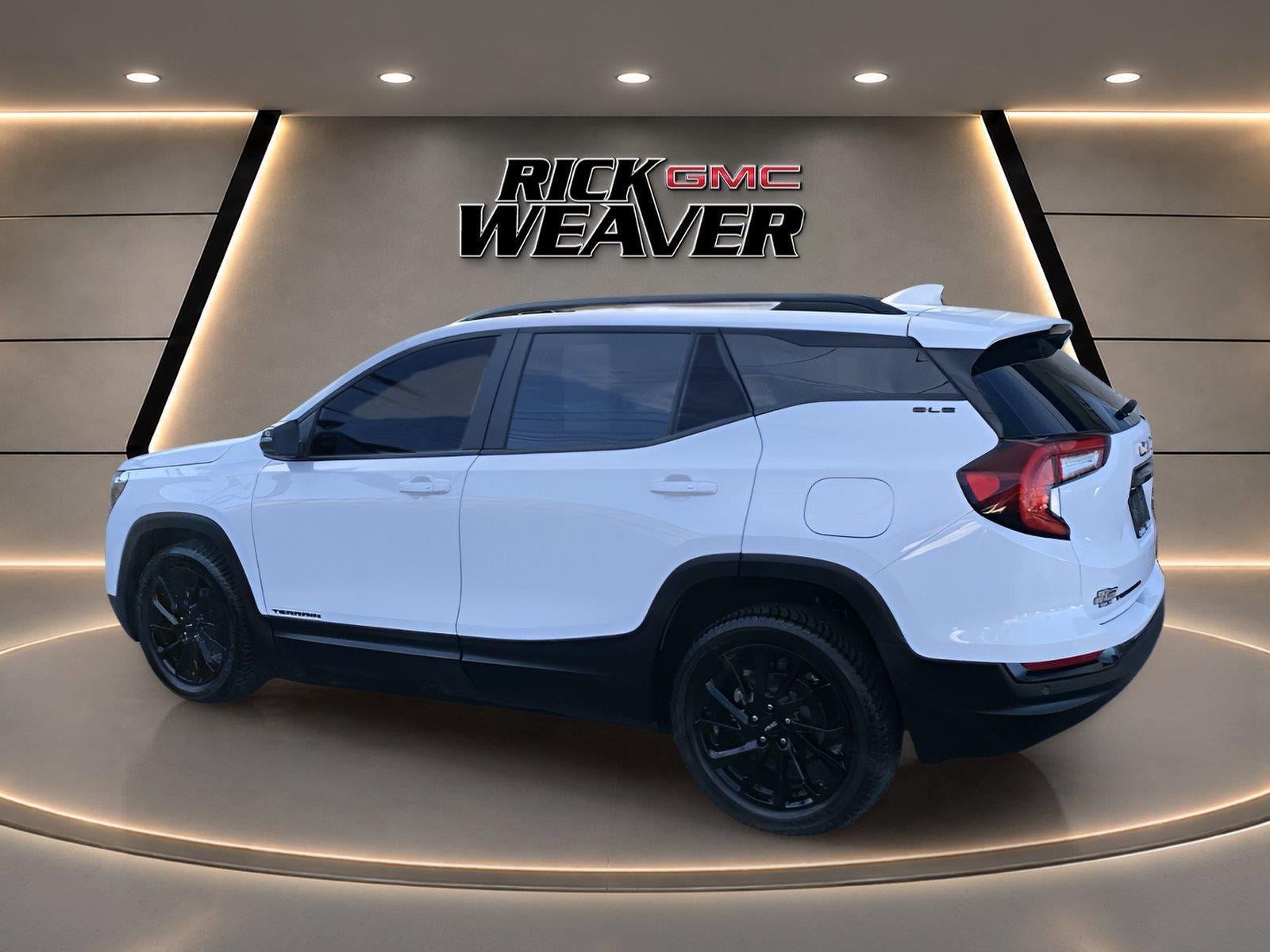 Used 2024 GMC Terrain SLE w/ Driver Convenience Package AWD/4WD image 3