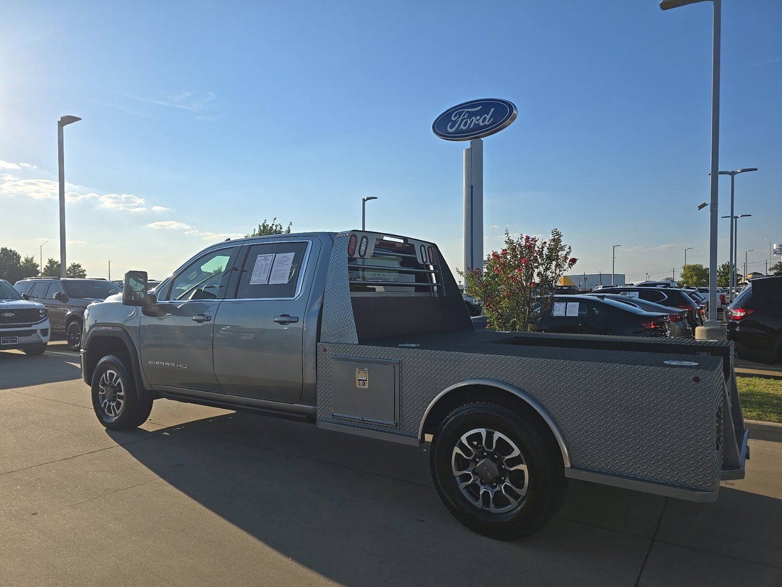 Used 2024 GMC Sierra 3500 SLE w/ SLE Convenience Package AWD/4WD image 3