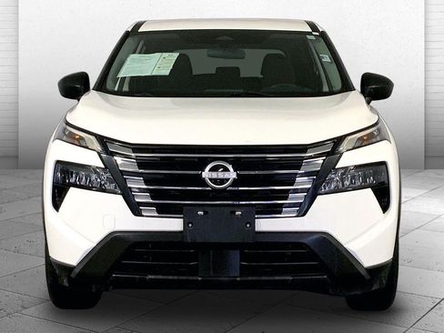 Used 2024 Nissan Rogue S AWD/4WD image 2