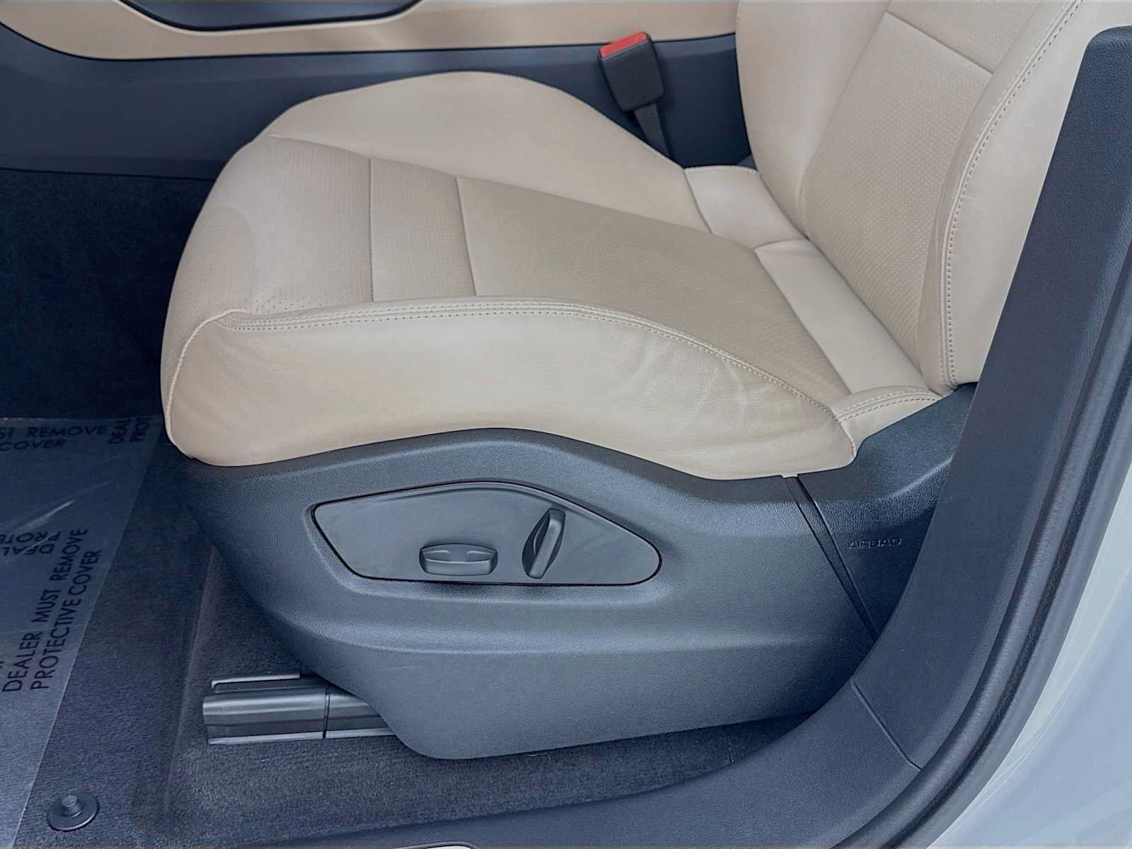 Certified 2025 Porsche Cayenne AWD/4WD image 13