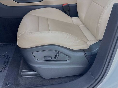 Certified 2025 Porsche Cayenne image 13