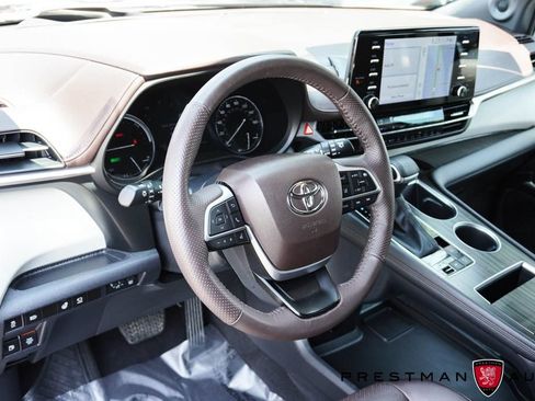 Used 2023 Toyota Sienna Platinum AWD/4WD image 23
