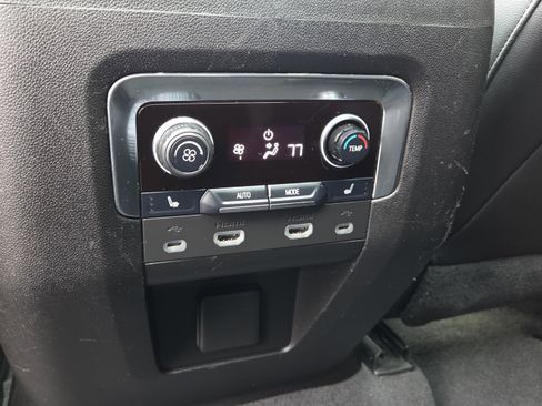 Used 2021 Chevrolet Tahoe High Country w/ Premium Package image 16