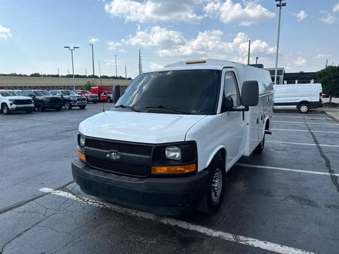 Used 2017 Chevrolet Express 3500 RWD image 5