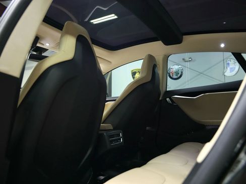 Used 2013 Tesla Model S image 24