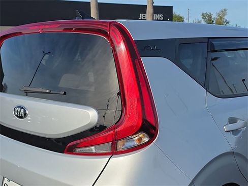 Used 2021 Kia Soul LX image 10